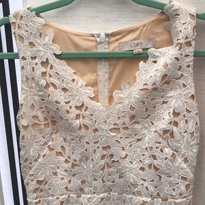 Gorgeous lined lace dress! Loft White dress above knee zipper back size 00